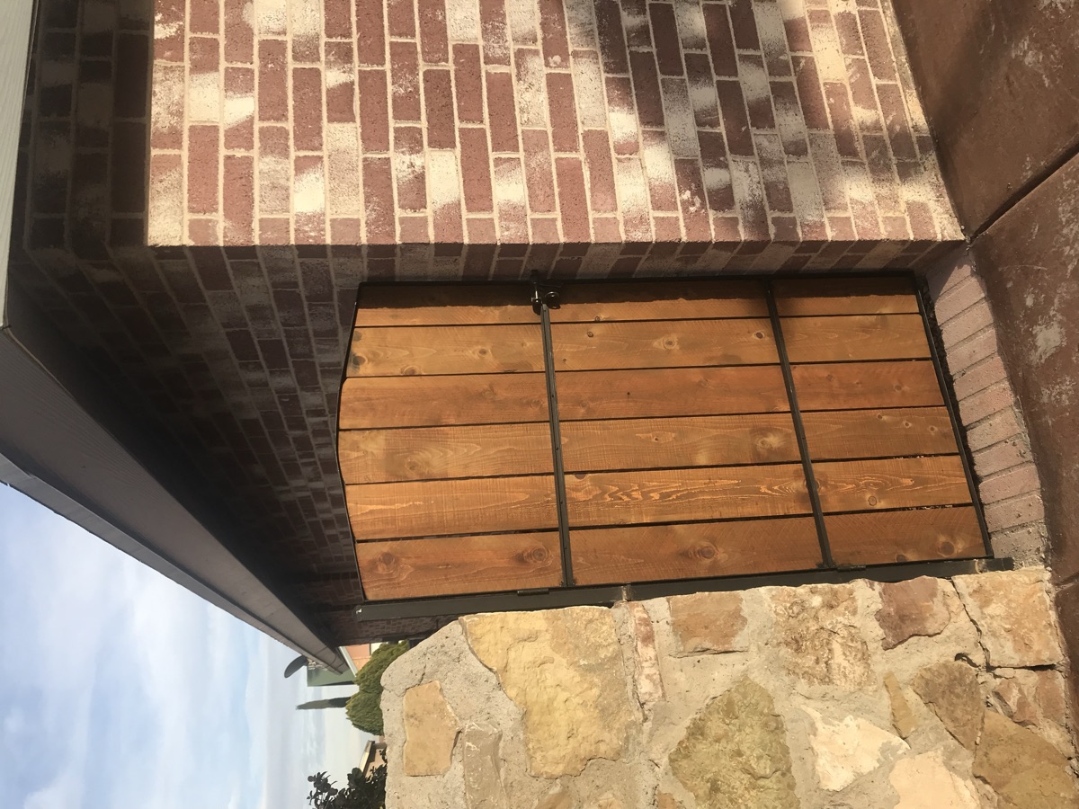Driveway gate