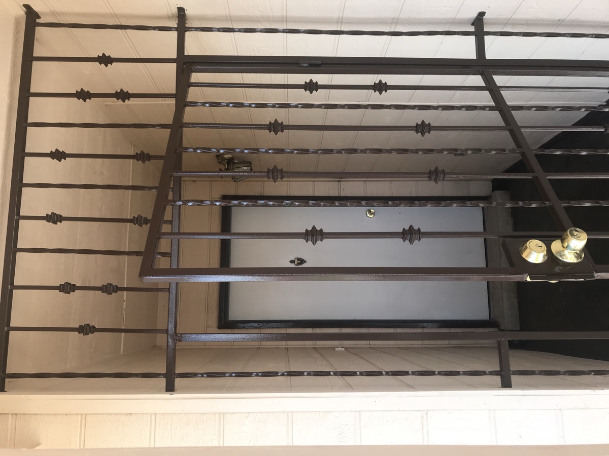 Custom gate